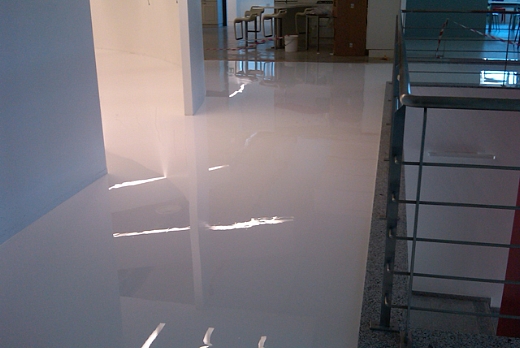 Resine Strutturate Pavimenti in resina Protection in colata bianca - 3