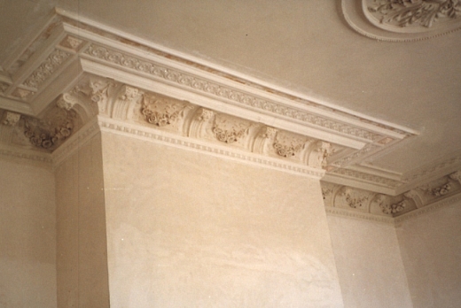 soffitto con stucchi perimetrali
