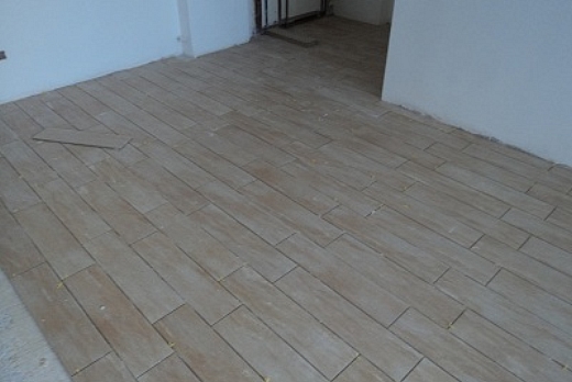 posa in opera pavimento 15x60 incollato