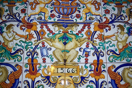 riproduzione pavimento maiolicato a mano della Cappella Baglioni di Spello (Perugia)
originale posizionato al centro della Cappella affrescata con storia della Vergine, opera del Pittore Perugino Bernardino di Betto detto il Pinturicchio