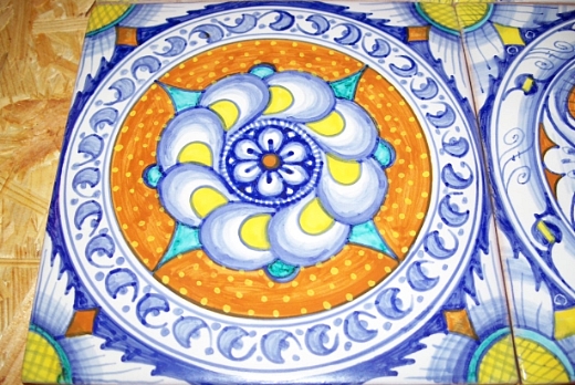 Riplica del Pavimento in maiolica della Cappella Landi a Venezia decorato a mano.
