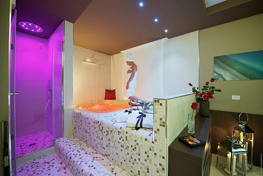 Wellness room Hotel Villa dei Platani Foligno
Vasca idromassaggio, su misura, con lama d