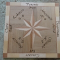 rosa dei venti 70x70 cm,
spess. 1cm legno mass.
doussie