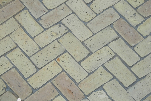 un pavimento in cotto pressobeton levigato
misure 15x30
